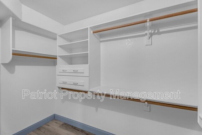 Building Photo - 1575 S Pennington Dr