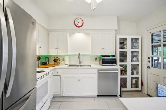 Building Photo - 801 Bishop St