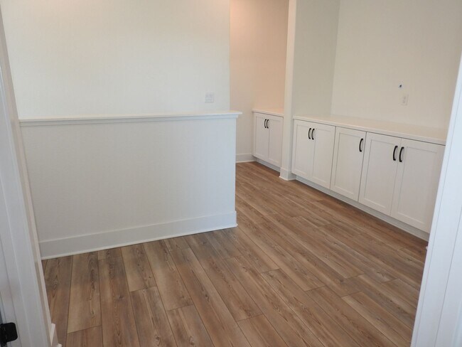 Building Photo - Beautiful Smart Home in Granite Bay  With Solar!!