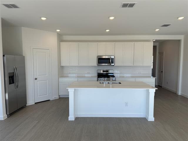 Building Photo - 620 Mare Dr