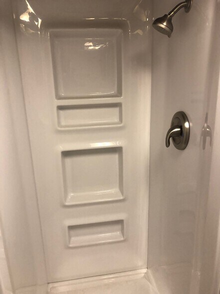 Shower Only - 914 w walnut st