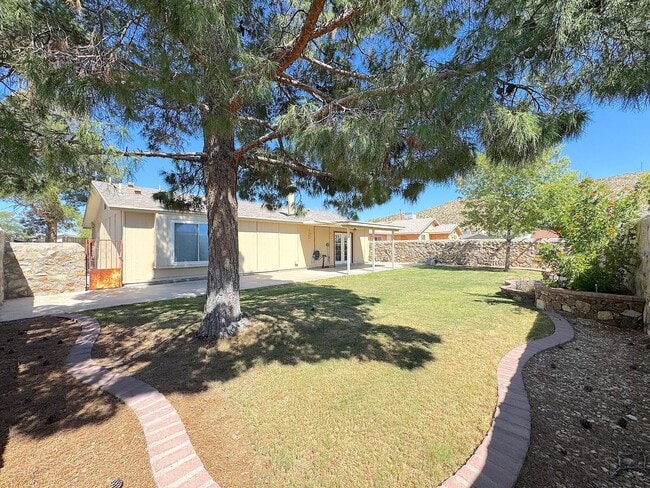 Building Photo - West El Paso 3 bed refrig A/C Home