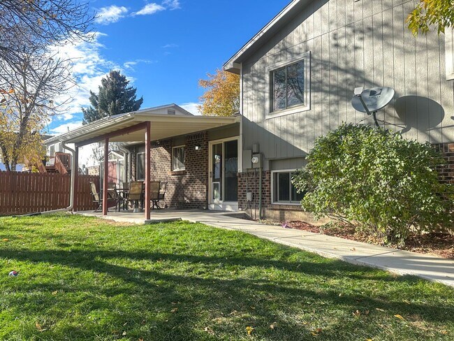 Building Photo - Updated Single-Family Home with Large Back...