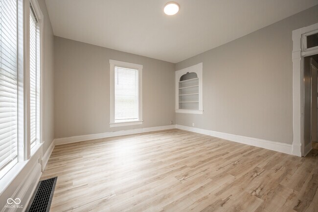 Building Photo - 119 S Jackson St