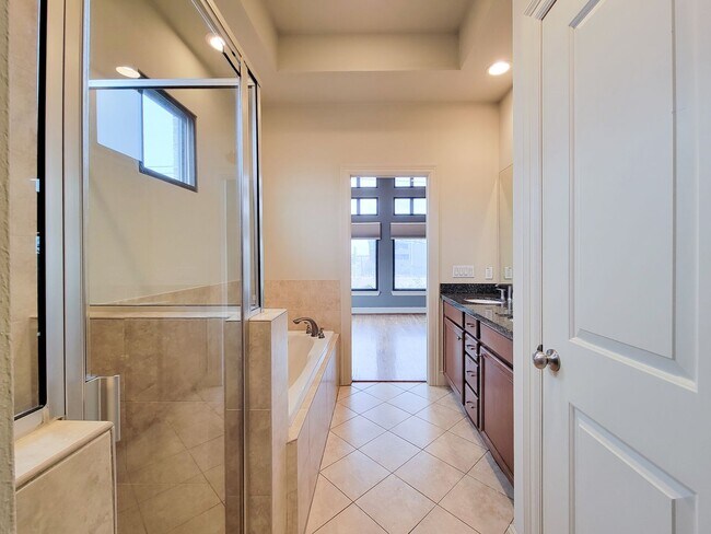 Building Photo - Stunning Corner Unit with Breathtaking Views!