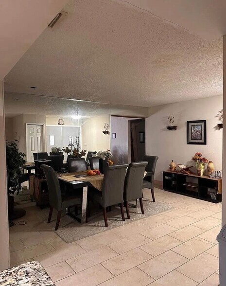 Building Photo - 257 S Fairbairn Dr