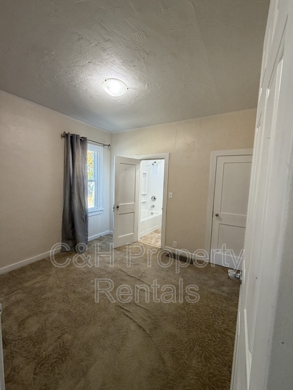 Building Photo - 1230 Broadwater Ave
