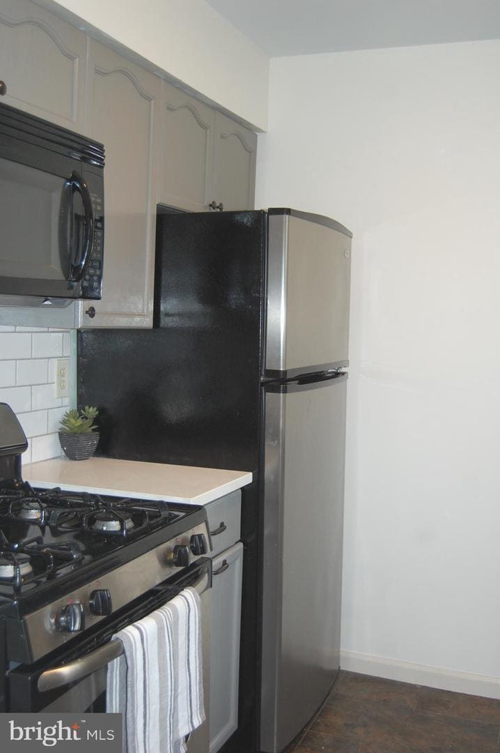 Kitchen - 816 Reading Ct