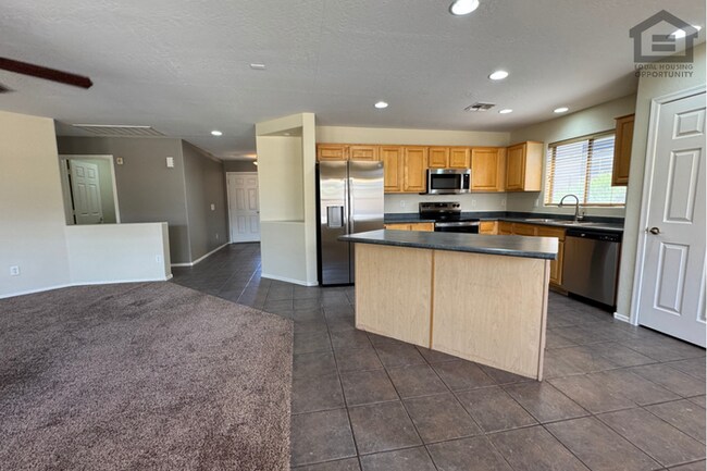Building Photo - 3Bed/2Bath House in Avondale! Ready for Immediate Move-In! – RV GATE!