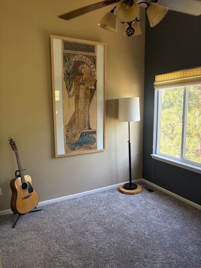 Building Photo - High-End 4 Bed 3.5 Bath Home Next to Arapa...
