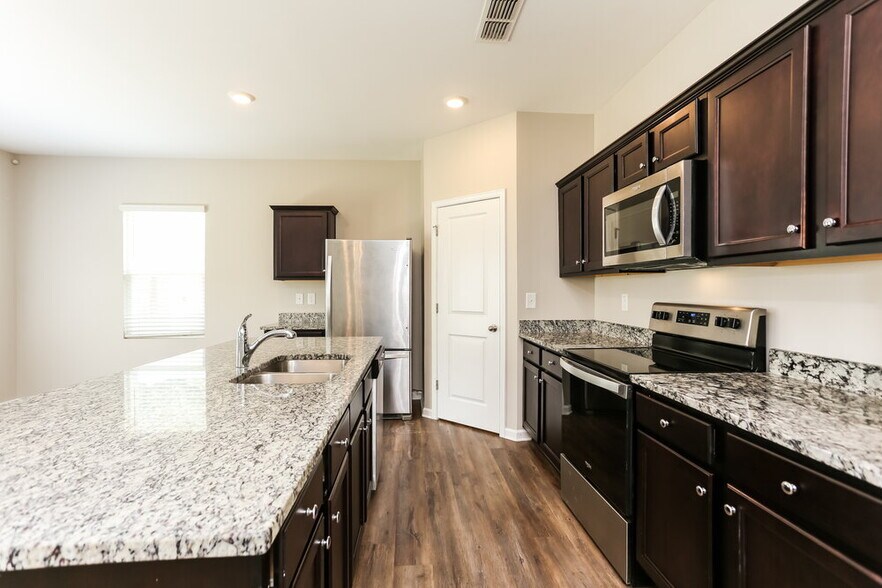 Building Photo - 3695 Place Dr