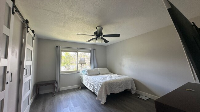 Building Photo - 1000 Huntington Ct