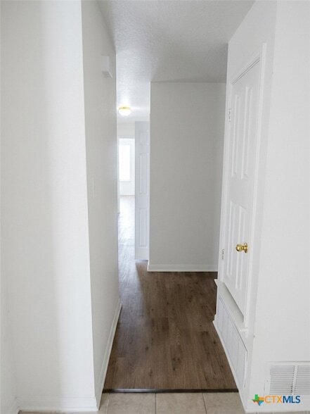 Building Photo - 305 Cedar Ridge Dr