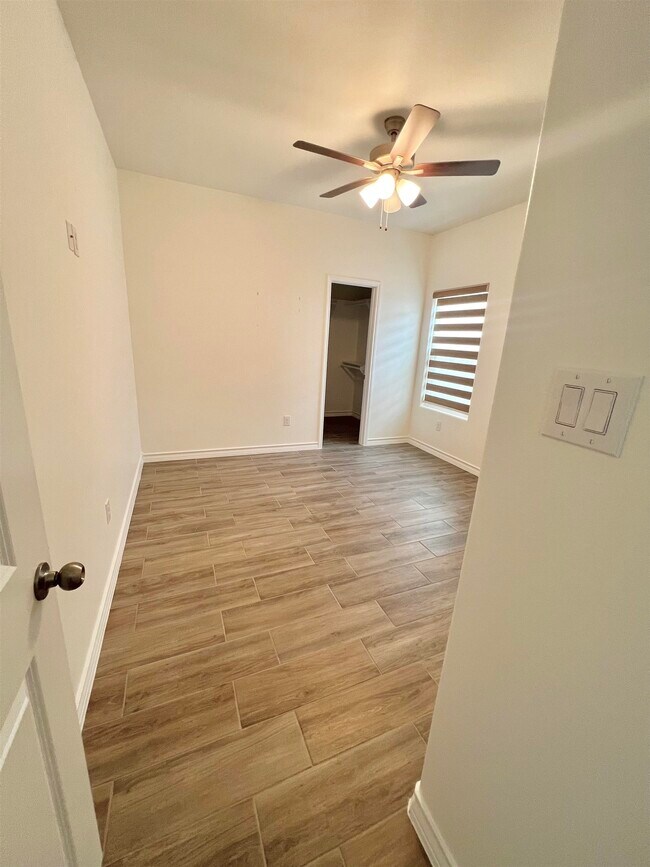 Building Photo - 409 Alex Haley Dr