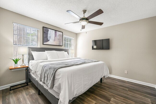 Building Photo - 987 Collier Rd NW