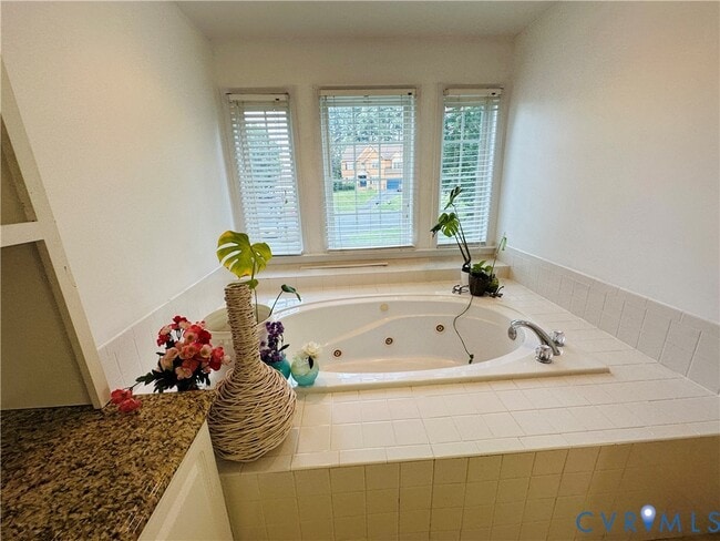 Building Photo - 11408 Maple Hill Pl