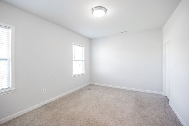 Building Photo - Beautiful 3 Bedroom Home on Corner Lot in ...