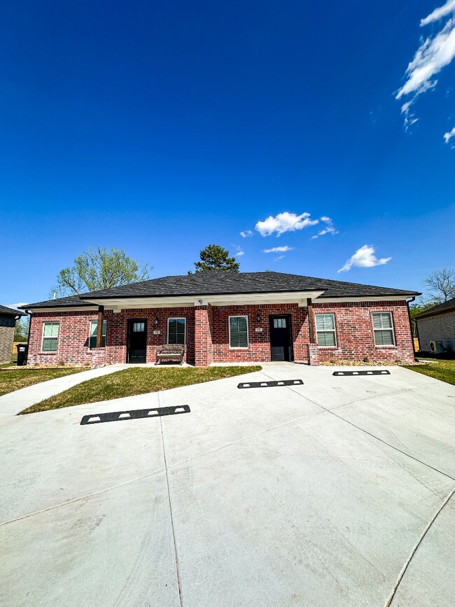 Building Photo - 1708 Rosemary Drive