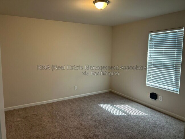 Building Photo - 141 Dogwood Ln
