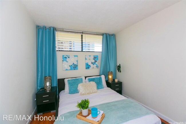 Building Photo - 2 br, 1 bath House - 2121 Ala Wai Blvd. #1503