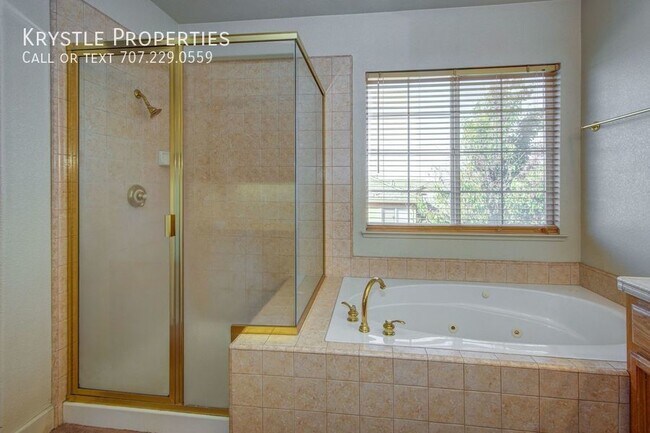 Building Photo - Spectacular property in Vallejo's Gated Ti...