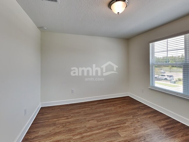 Building Photo - 926 Walden Woods Dr