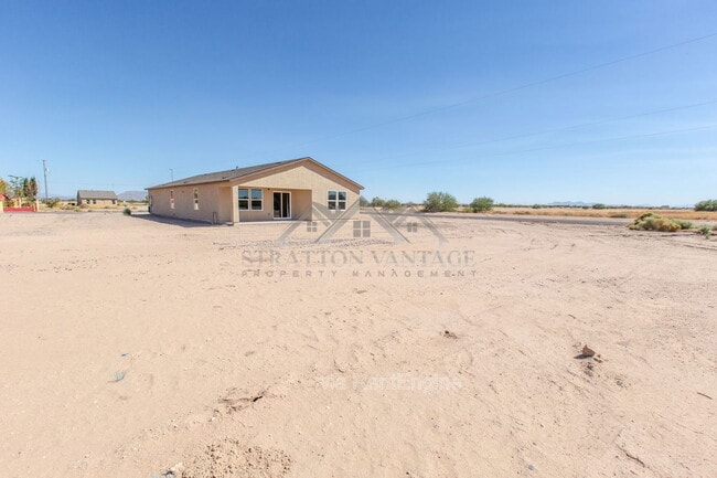 Building Photo - 3510 Mateo Dr