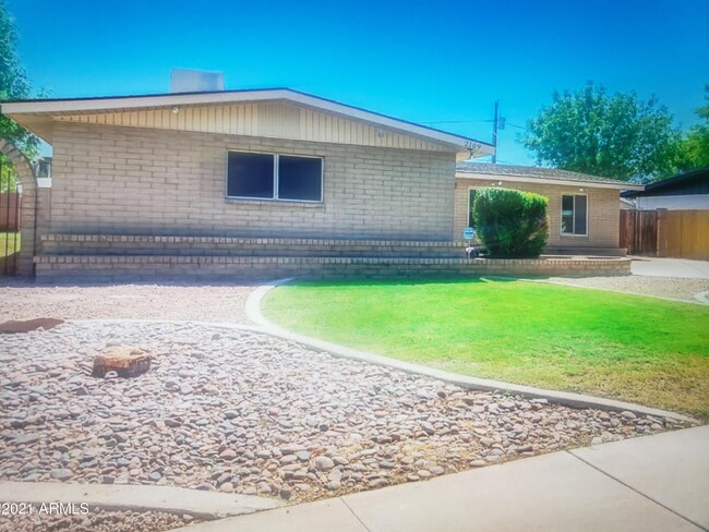 Building Photo - 2109 S Stanley Pl