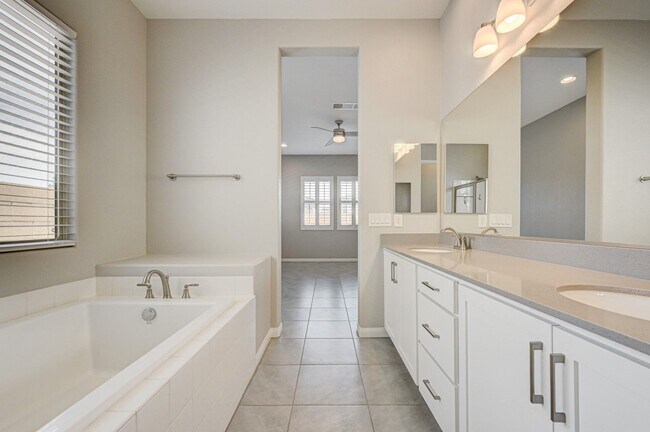 Building Photo - COMFY and NEW 3 Bedroom Home in Skye Canyon!