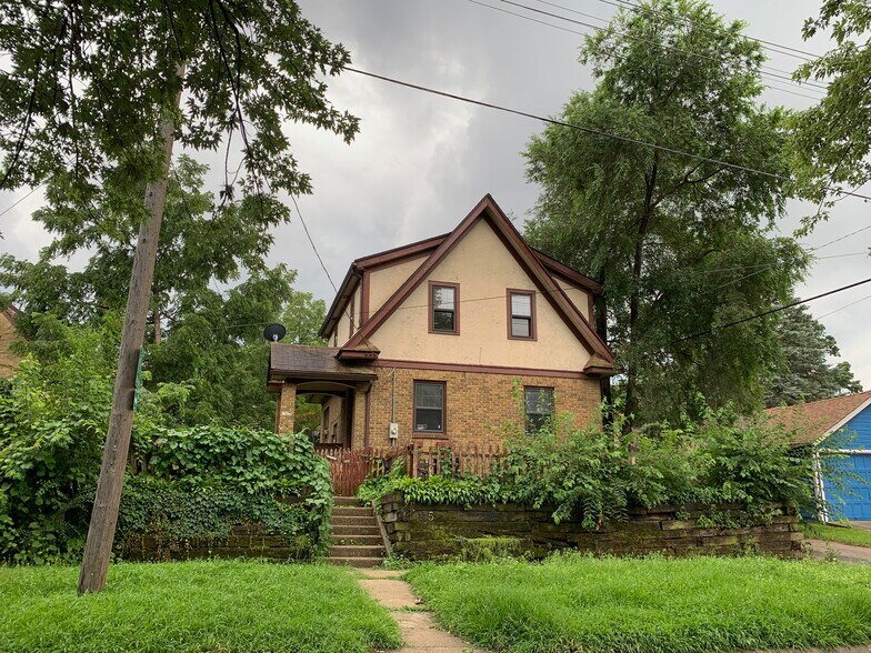 Building Photo - 2115 10th Ave