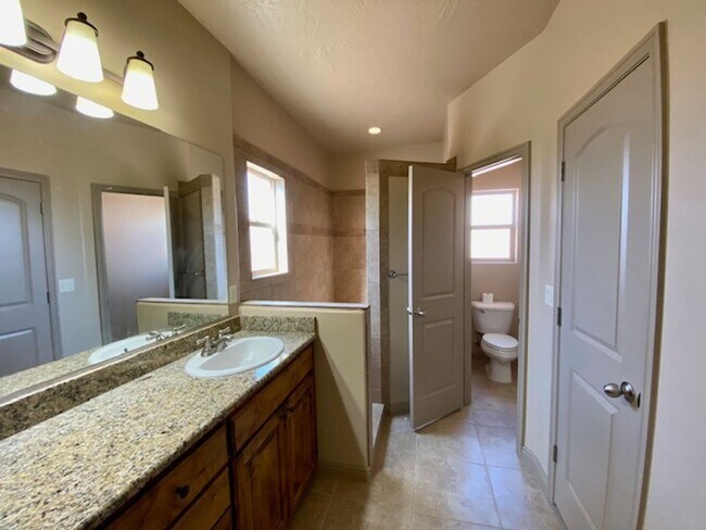 Building Photo - SPACIOUS HURRICANE HOME FOR RENT