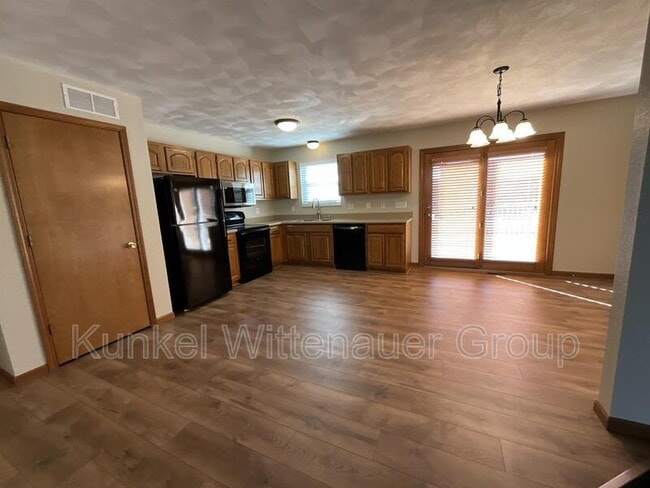 Building Photo - 19 Christine Dr