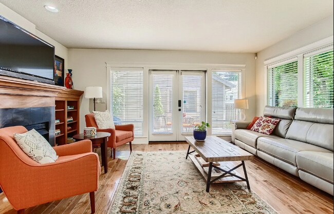 Building Photo - *Coming Soon!!* Fabulous Bright Townhome in the Heart of Downtown Lake Oswego.