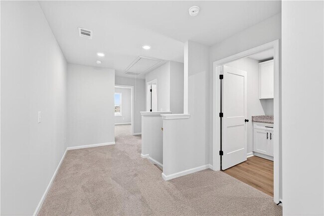 Building Photo - 548 Madison St