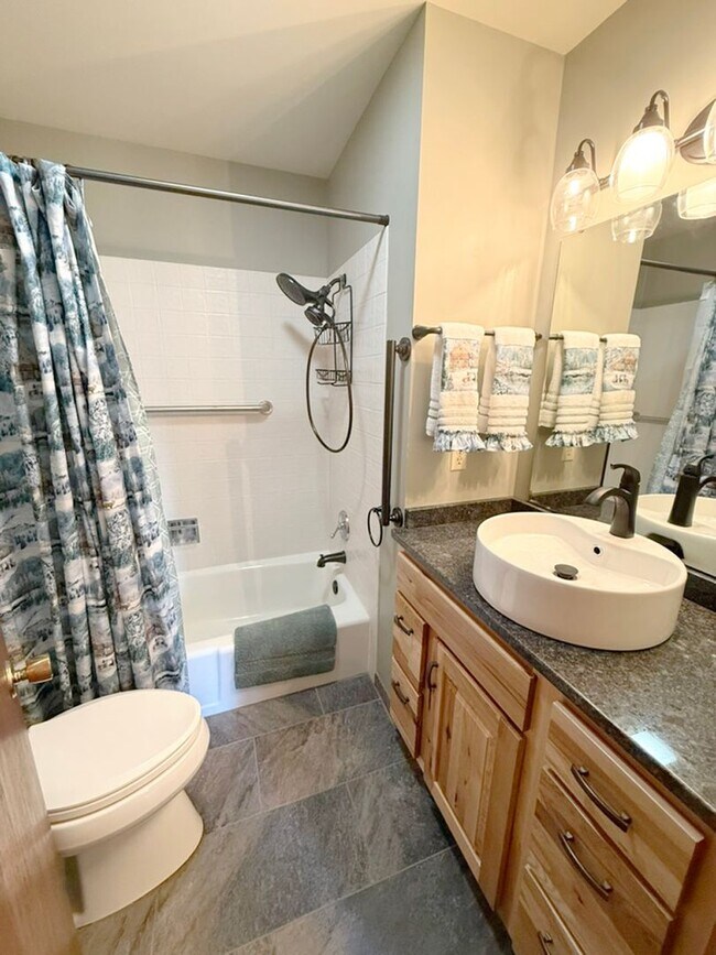 Building Photo - Private and Quiet Six Bedroom Home on 1 Acre, Southside Bozeman