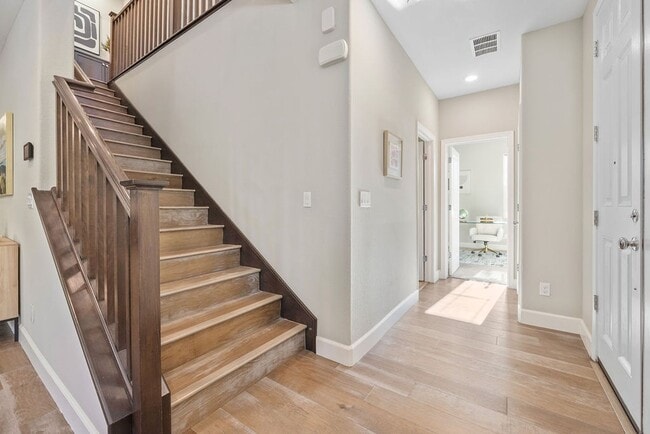 Building Photo - 5Bed/3Ba Home in Quiet Hayward Community w...