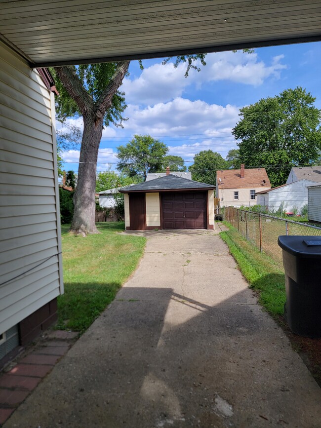 Building Photo - 20214 Mackay St