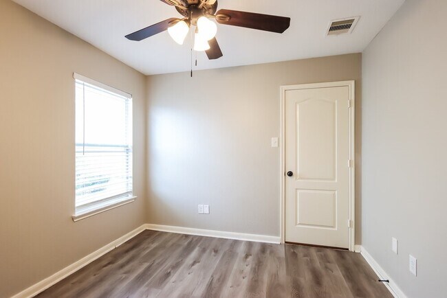 Building Photo - 29129 Legends Wick Dr