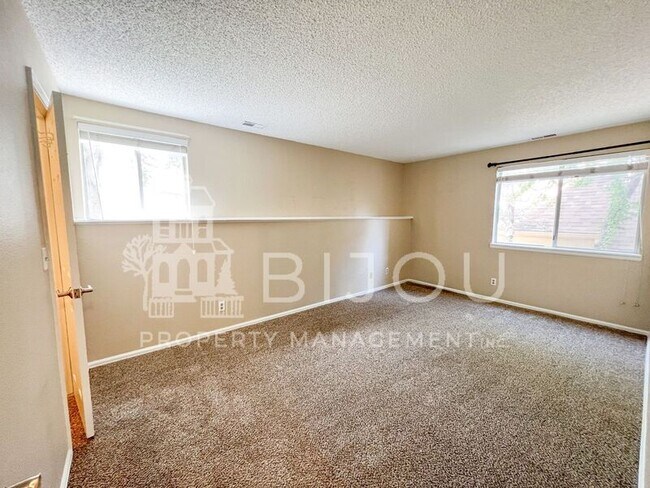 Building Photo - 844 Tenderfoot Hill Rd