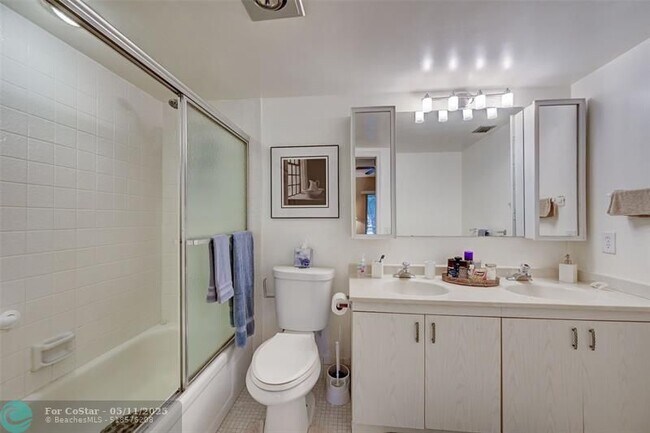 Building Photo - 2102 Lucaya Bend