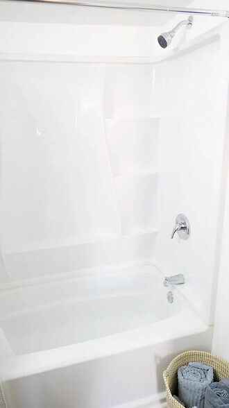 Building Photo - 219 Girard Blvd SE