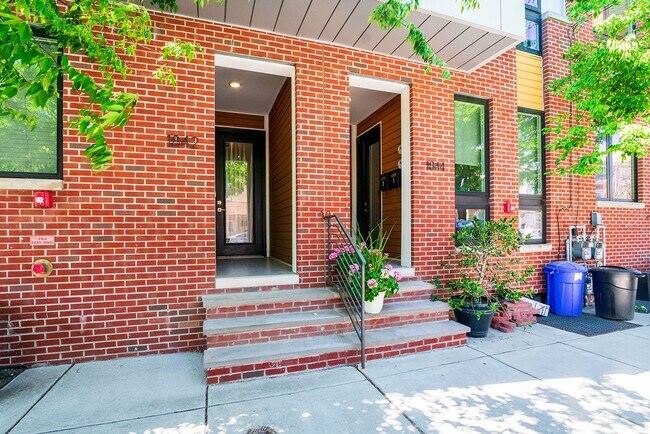 Building Photo - Two Bed Fishtown Townhouse