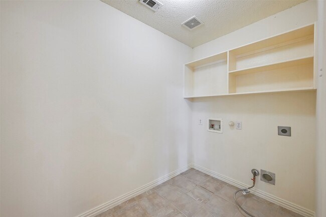 Building Photo - 216 Quail Trail Ln