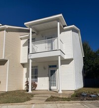 Building Photo - 3 Bedroom Gulfport Townhouse