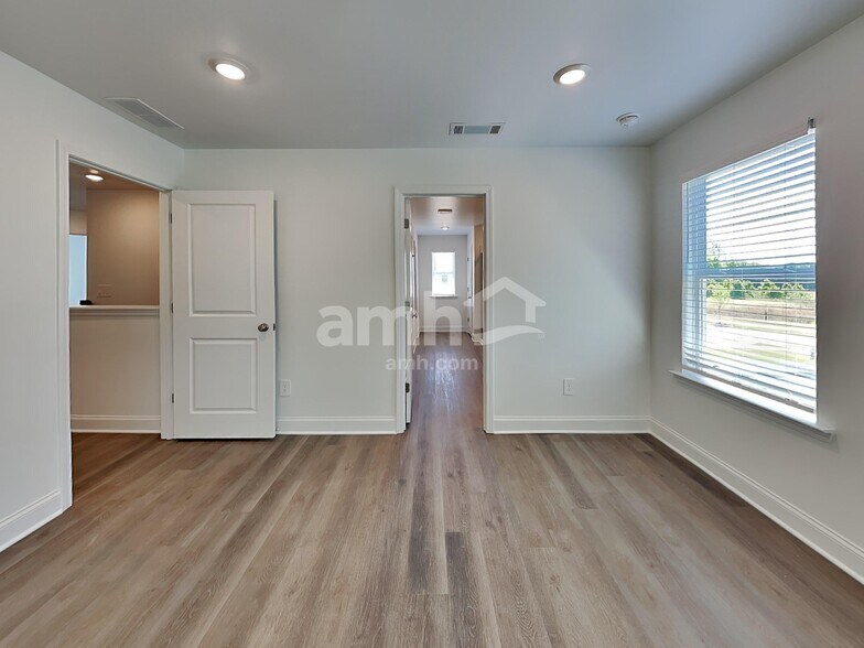 Building Photo - 708 Abilene Walk