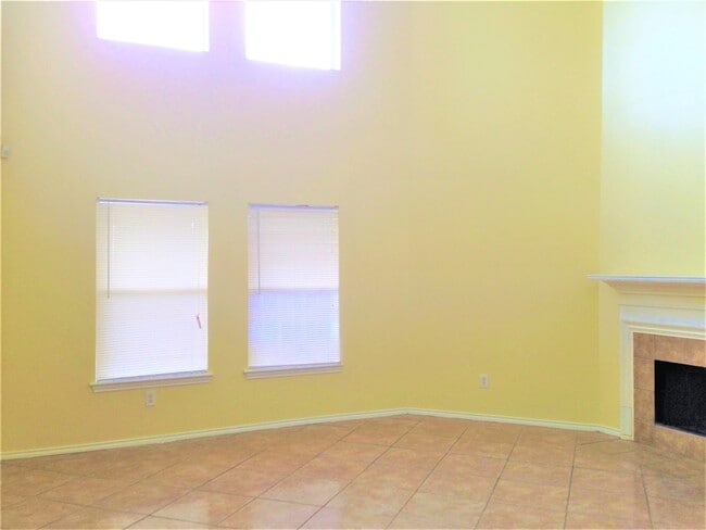 Building Photo - 12715 S Bayberry Bend Cir Dr