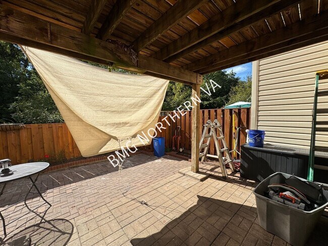 Building Photo - 7343 Rokeby Dr