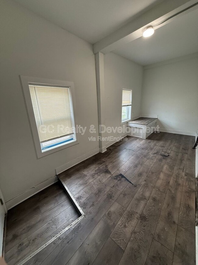 Building Photo - 6401 S Eberhart Ave