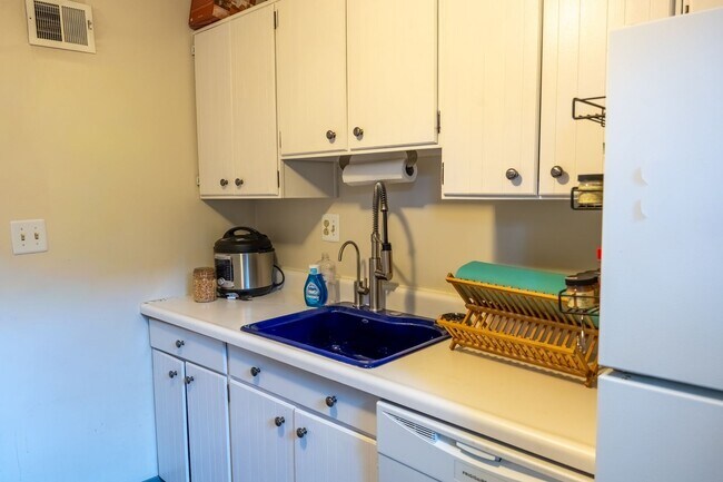 Building Photo - SHADYSIDE RENTAL