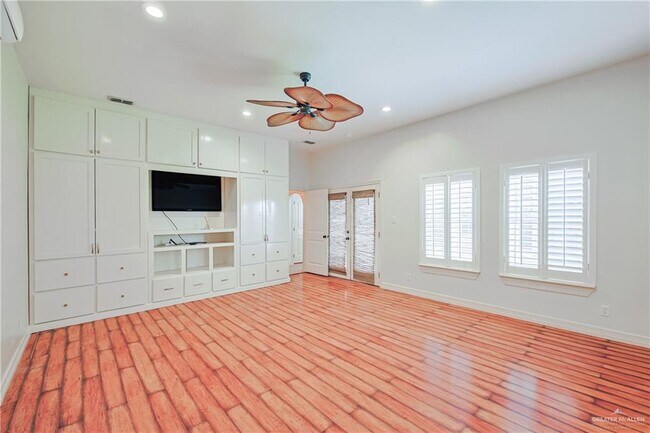 Building Photo - 20 South Dr